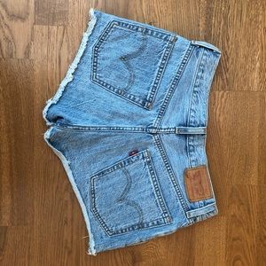 Levi’s mid-rise, button-up jean shorts